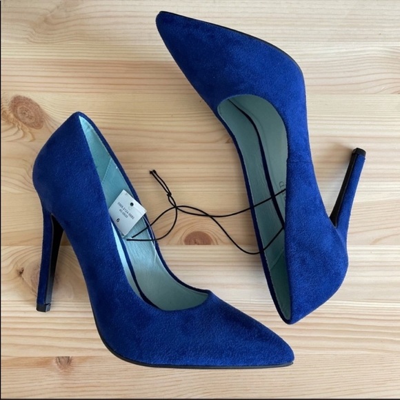 Revamped Shoes - REVAMPED by Sirens blue faux-suede pumps size 6 NWT